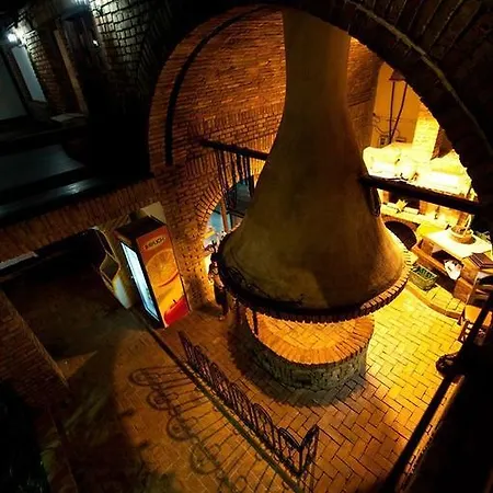 布提纳青年旅舍 4*