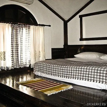 布提纳青年旅舍 酒店 地拉那