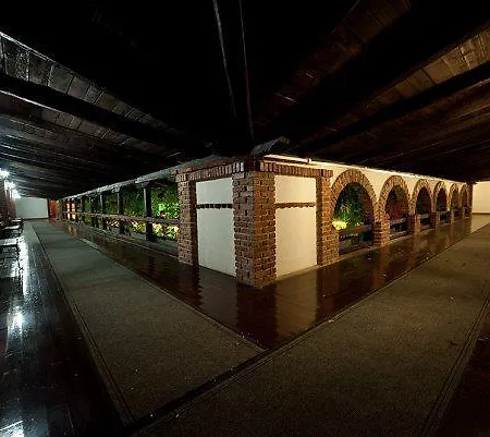 酒店 布提纳青年旅舍 4*