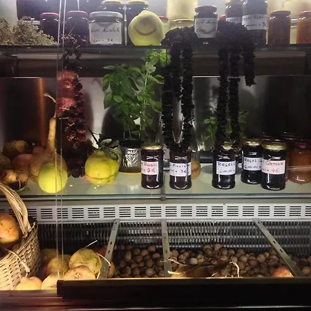 布提纳青年旅舍 4*