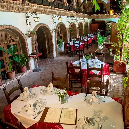 Restaurant Bujtina E Gjelit 티라나