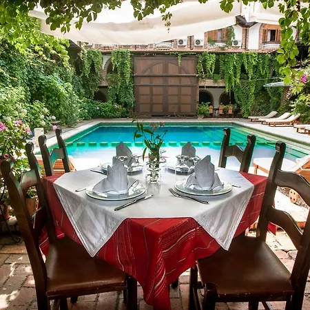 Restaurant Bujtina E Gjelit 4* 티라나