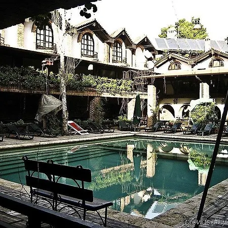 Restaurant Bujtina E Gjelit 호텔 4*