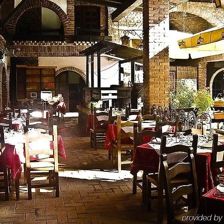 Restaurant Bujtina E Gjelit מלון
