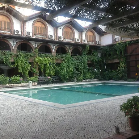 호텔 Restaurant Bujtina E Gjelit