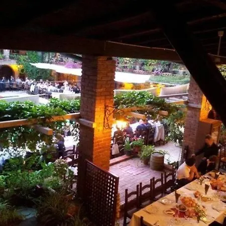 Restaurant Bujtina E Gjelit טיראנה
