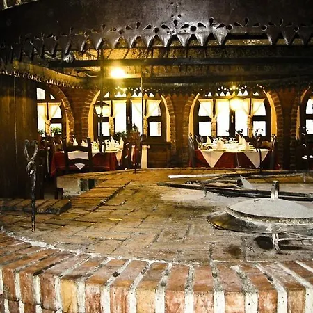 호텔 Restaurant Bujtina E Gjelit