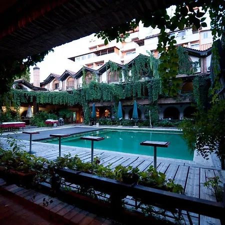 Restaurant Bujtina E Gjelit 티라나