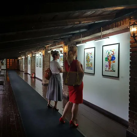 Restaurant Bujtina E Gjelit 4* 티라나
