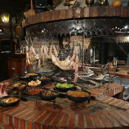 Restaurant Bujtina E Gjelit 4* 티라나