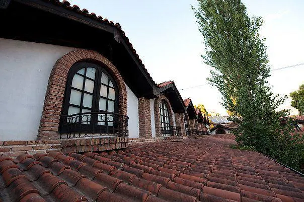 Restaurant Bujtina E Gjelit 4*