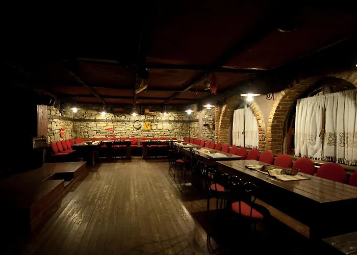 Restaurant Bujtina E Gjelit Hotel 4*